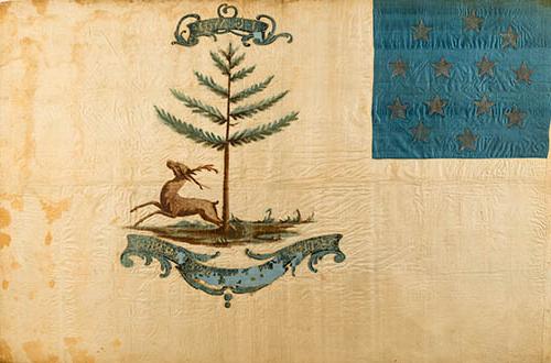 <p>A flag painted on yellowing white silk, somewhat worn. In the upper lefthand corner is a square of blue silk with 13 stars arranged in a circle. In the center is a bounding stag beneath a pine tree. 下面有一个大的圆饰, 轻微脱皮, 上面写着“美国雄鹿”,” smaller cartouche at the top of the image has the initials “J-G-W-H.“用金漆的”.</p>